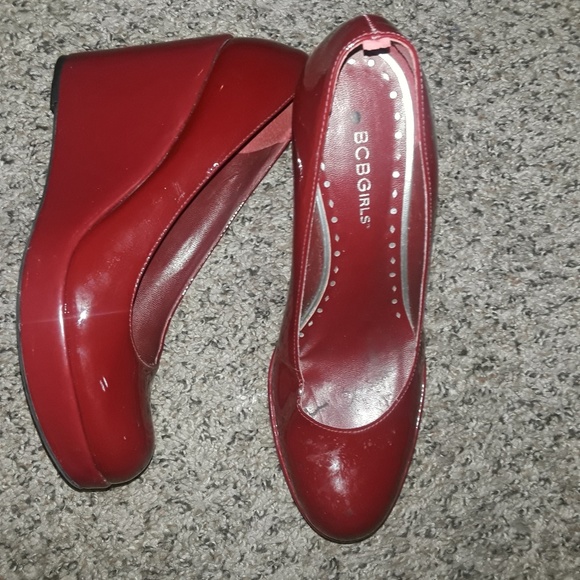 BCBGirls red patent leather wedges - Picture 3 of 4